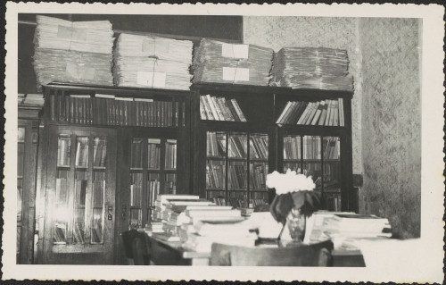 [Narodna knjižnica i čitaonica Delnice, interijer]