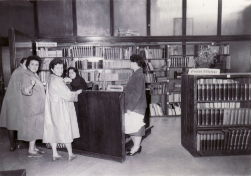 [Priručna biblioteka u Gradskoj biblioteci Sušak]