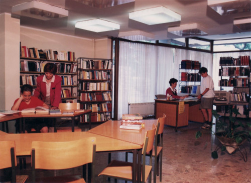 Pult knjižničara i dio prostora čitaonice na Zametu